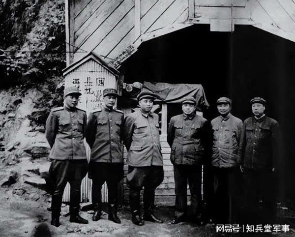 股票配资账户 被誉为“战神”的韩先楚，为什么在志愿军三位副司令中排名最后？